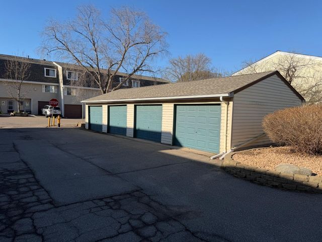 409 Dorland Place, Maplewood, MN 55119