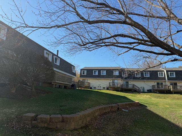 409 Dorland Place, Maplewood, MN 55119