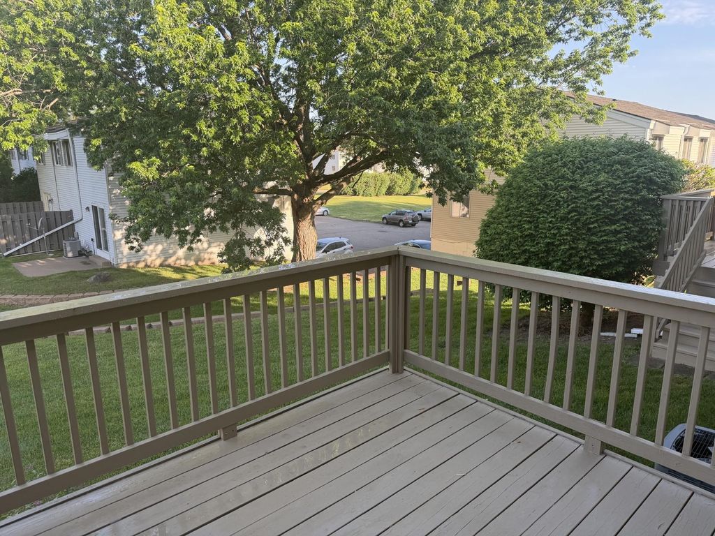 409 Dorland Place, Maplewood, MN 55119