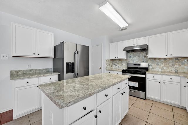 8366 Golf Green Circle, Houston, TX 77036