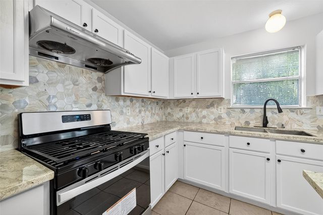 8366 Golf Green Circle, Houston, TX 77036