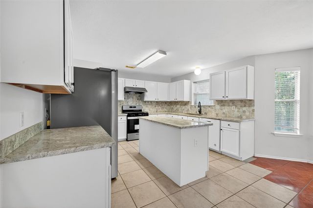 8366 Golf Green Circle, Houston, TX 77036