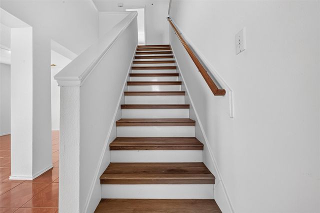 8366 Golf Green Circle, Houston, TX 77036