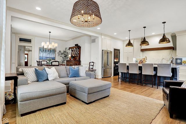 450 W Ash Street, Zionsville, IN 46077