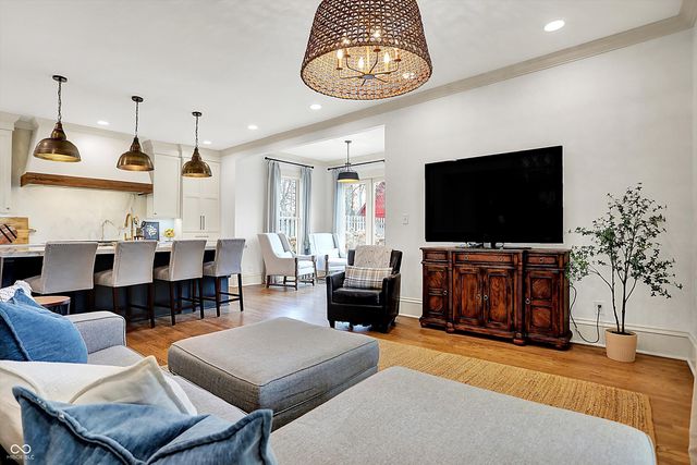 450 W Ash Street, Zionsville, IN 46077