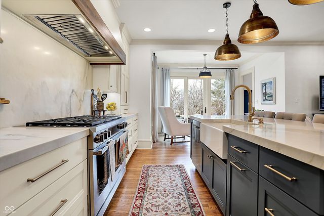 450 W Ash Street, Zionsville, IN 46077