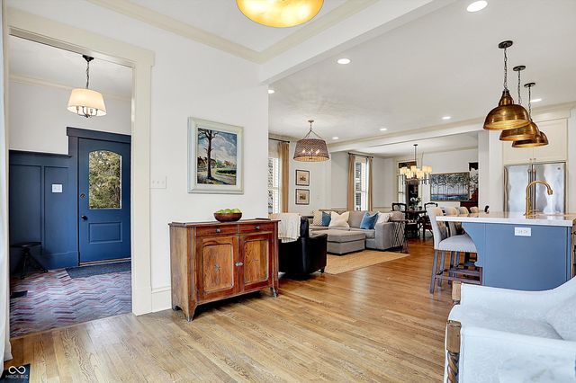 450 W Ash Street, Zionsville, IN 46077