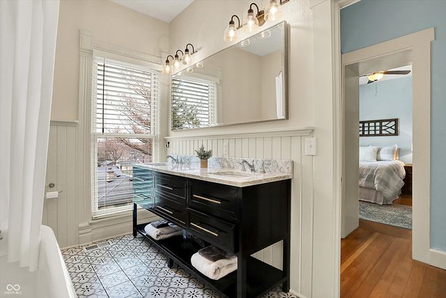 450 W Ash Street, Zionsville, IN 46077