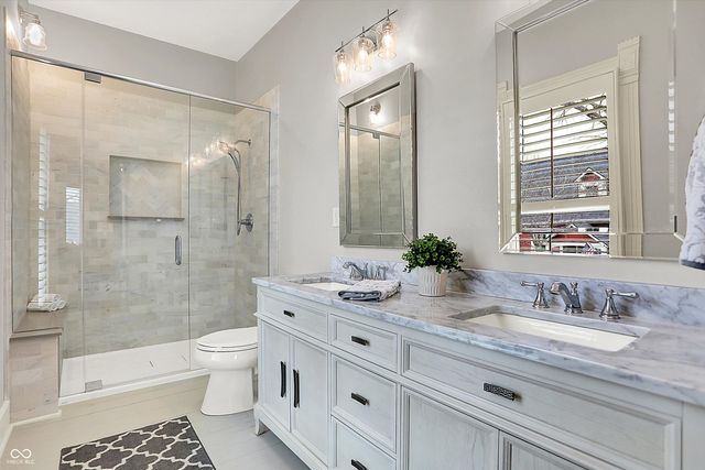 450 W Ash Street, Zionsville, IN 46077