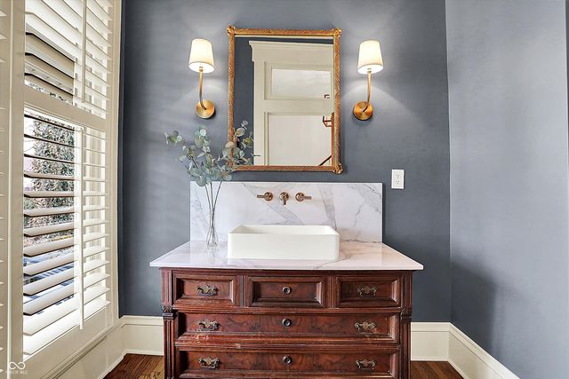 450 W Ash Street, Zionsville, IN 46077