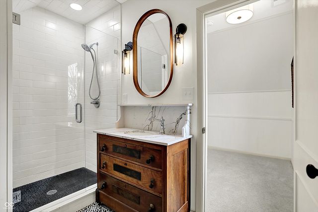 450 W Ash Street, Zionsville, IN 46077