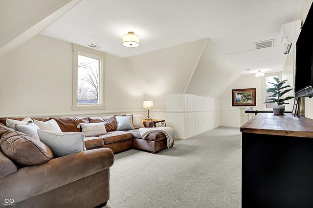 450 W Ash Street, Zionsville, IN 46077