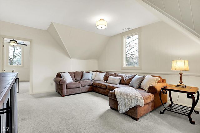 450 W Ash Street, Zionsville, IN 46077