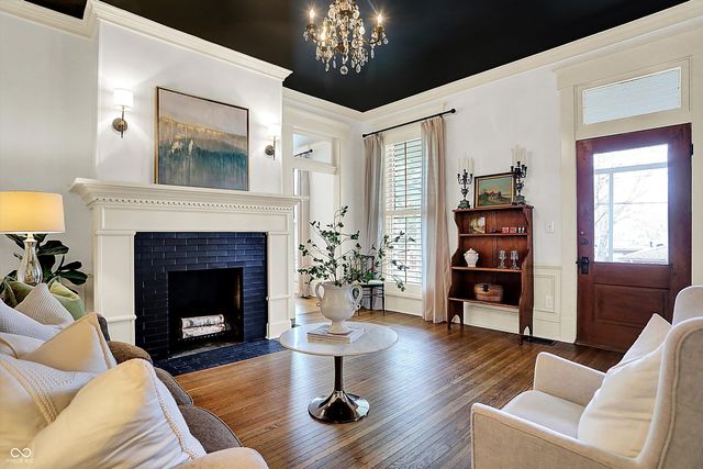 450 W Ash Street, Zionsville, IN 46077