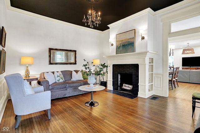 450 W Ash Street, Zionsville, IN 46077