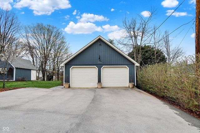 450 W Ash Street, Zionsville, IN 46077