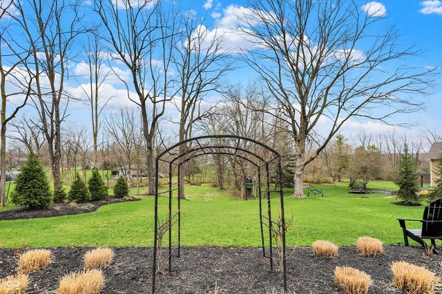 450 W Ash Street, Zionsville, IN 46077