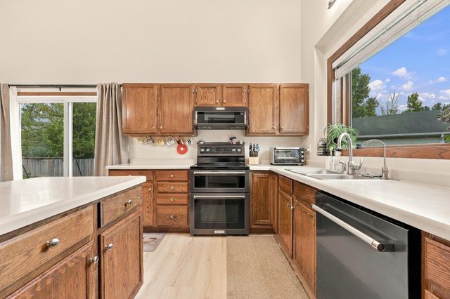 3748 Village Green Circle, Moorhead, MN 56560