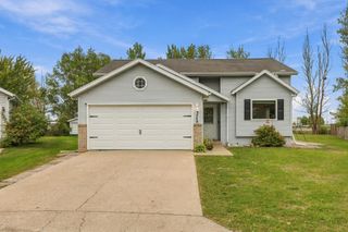 3748 Village Green Circle, Moorhead, MN 56560