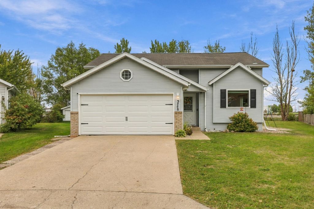 3748 Village Green Circle, Moorhead, MN 56560