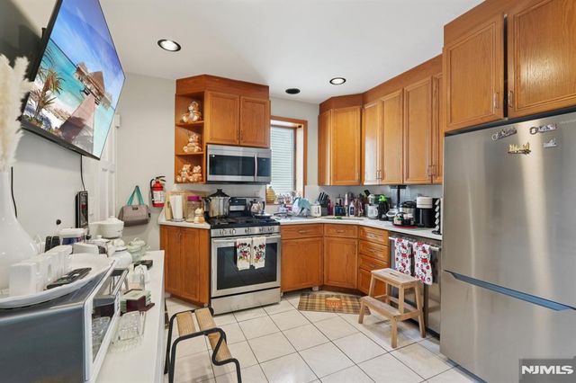 70 Delford Avenue, Bergenfield, NJ 07621