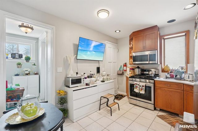 70 Delford Avenue, Bergenfield, NJ 07621