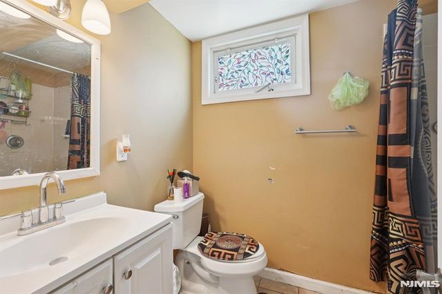 70 Delford Avenue, Bergenfield, NJ 07621