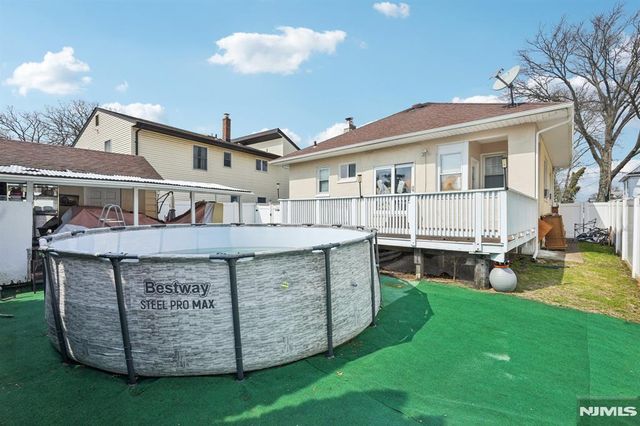 70 Delford Avenue, Bergenfield, NJ 07621