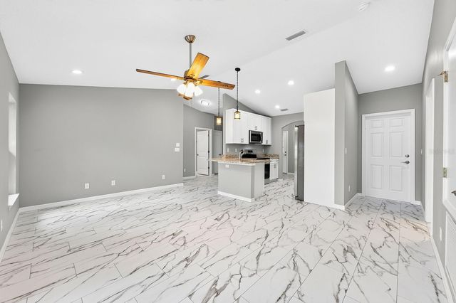 36 FISHER LANE COURSE, Ocklawaha, FL 32179
