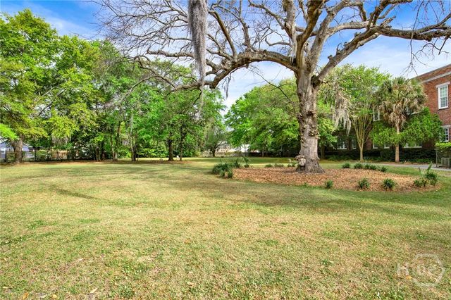 1835 Skidaway Road 206, Savannah, GA 31404