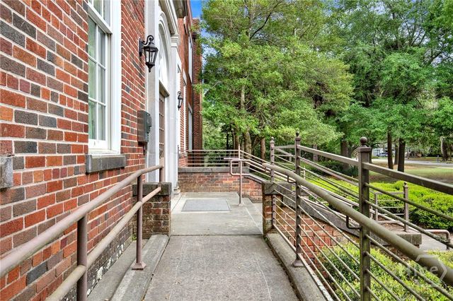 1835 Skidaway Road 206, Savannah, GA 31404