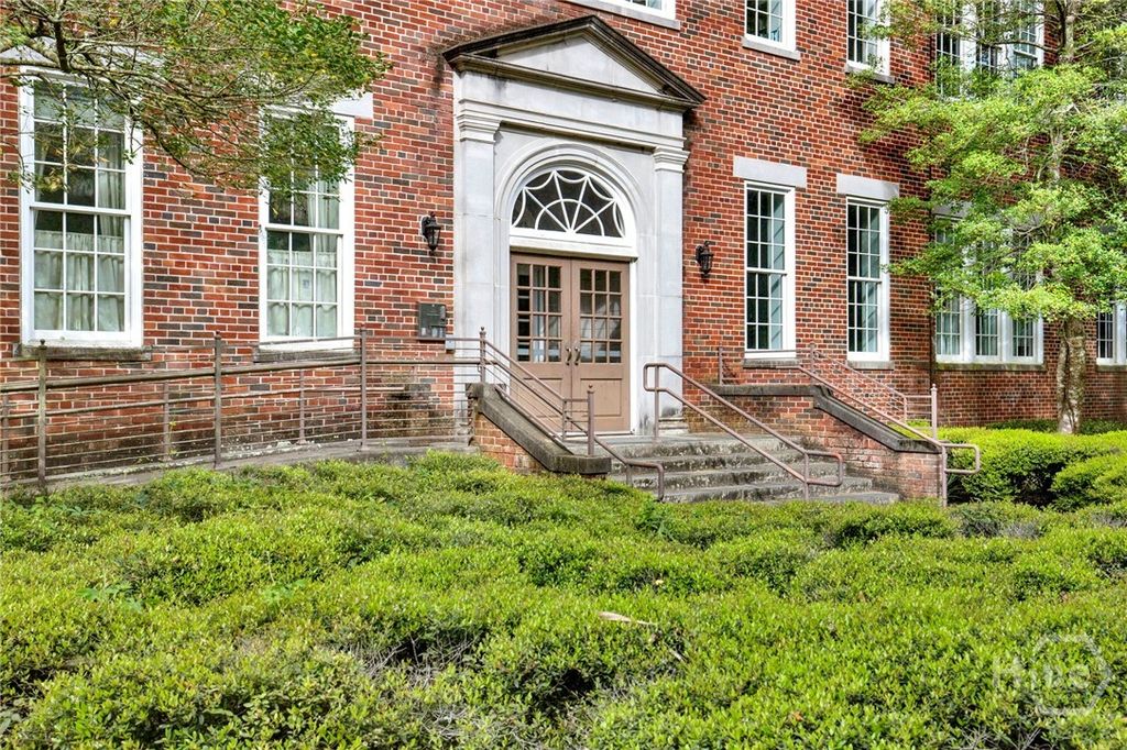 1835 Skidaway Road 206, Savannah, GA 31404