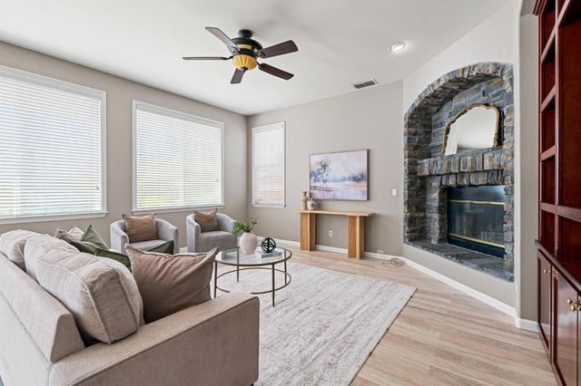2208 Steinbeck Dr, Modesto, CA 95356