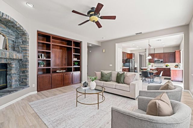 2208 Steinbeck Dr, Modesto, CA 95356