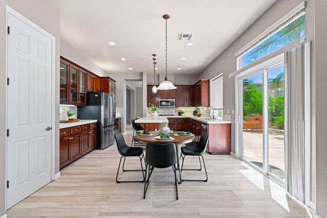 2208 Steinbeck Dr, Modesto, CA 95356
