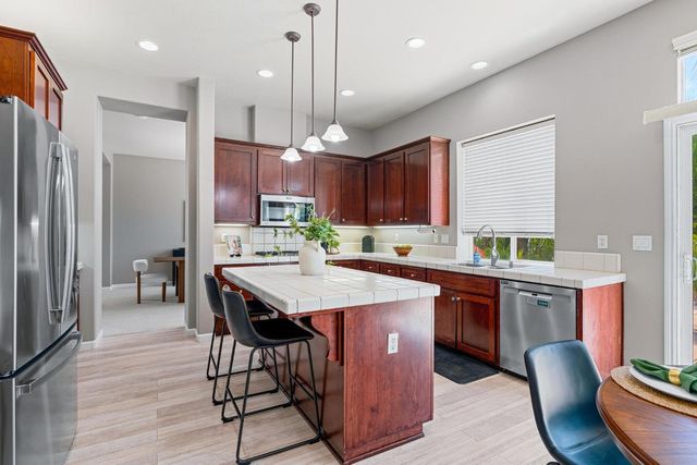 2208 Steinbeck Dr, Modesto, CA 95356
