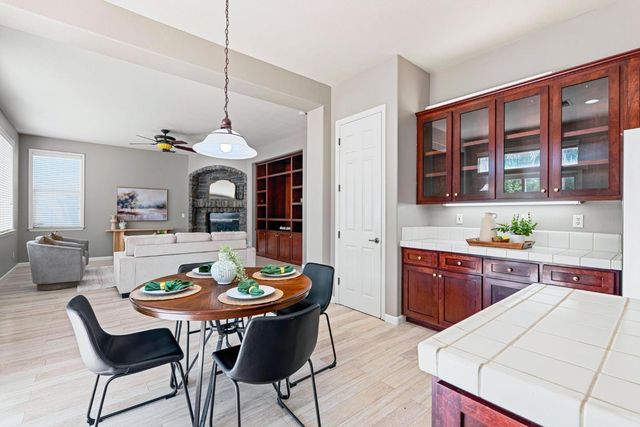 2208 Steinbeck Dr, Modesto, CA 95356