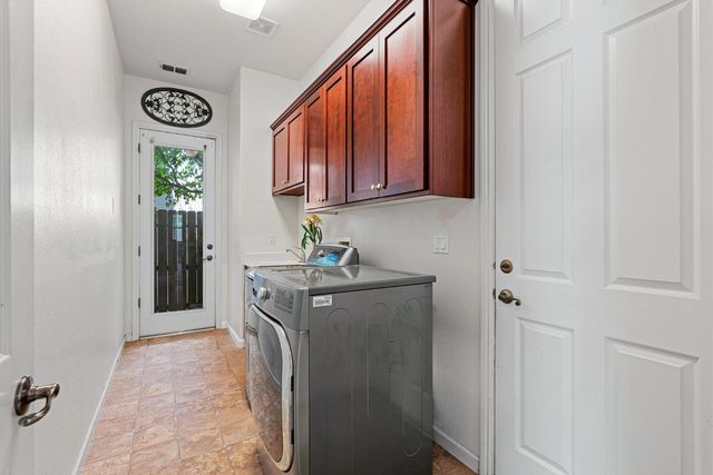 2208 Steinbeck Dr, Modesto, CA 95356