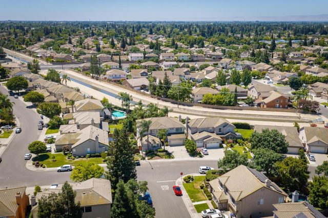 2208 Steinbeck Dr, Modesto, CA 95356