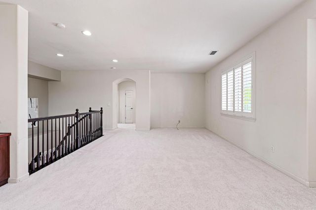 2208 Steinbeck Dr, Modesto, CA 95356