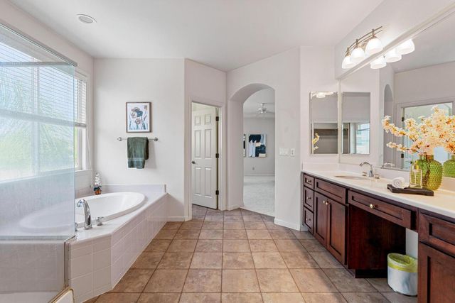 2208 Steinbeck Dr, Modesto, CA 95356