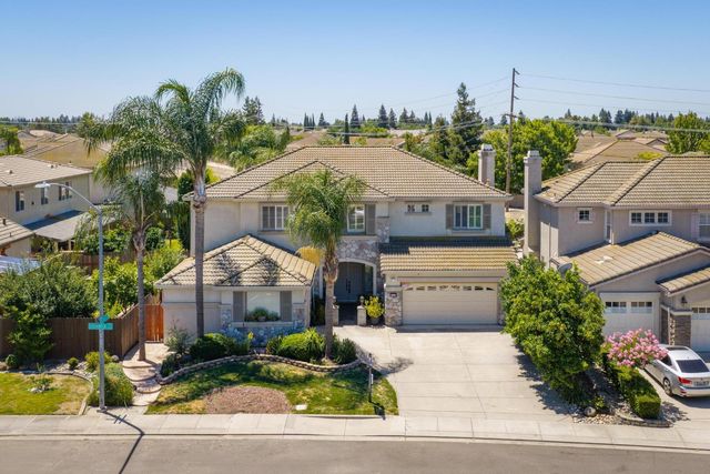 2208 Steinbeck Dr, Modesto, CA 95356