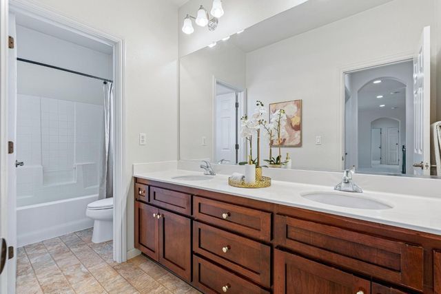 2208 Steinbeck Dr, Modesto, CA 95356