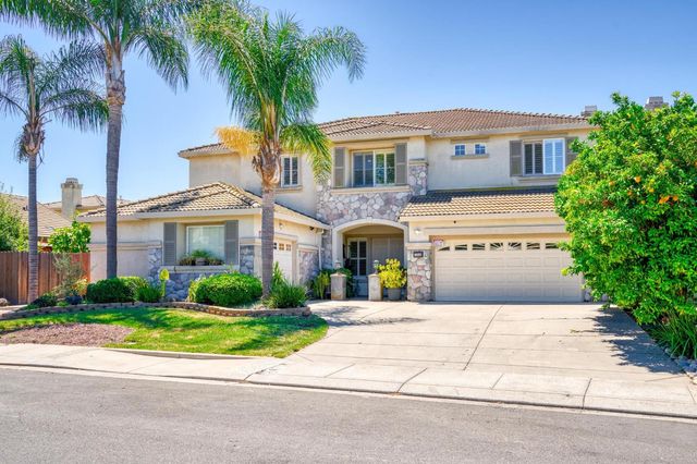 2208 Steinbeck Dr, Modesto, CA 95356