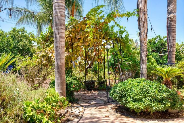 2208 Steinbeck Dr, Modesto, CA 95356