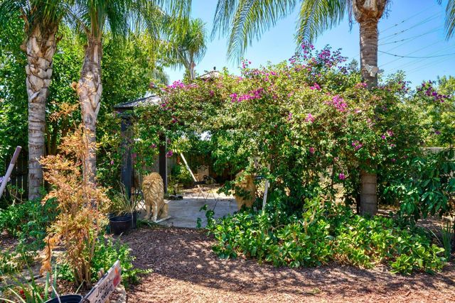 2208 Steinbeck Dr, Modesto, CA 95356