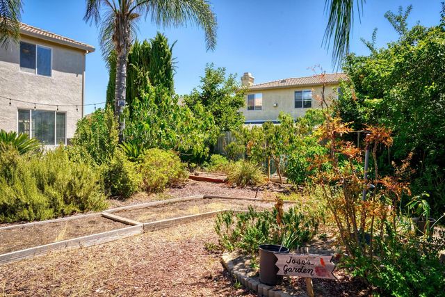 2208 Steinbeck Dr, Modesto, CA 95356