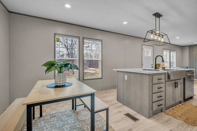 8130 Oak Springs Rd, Nunnelly, TN 37137