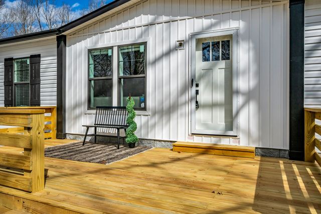 8130 Oak Springs Rd, Nunnelly, TN 37137