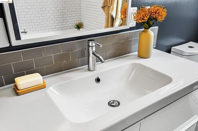 4110 Lusk St, Oakland, CA 94608